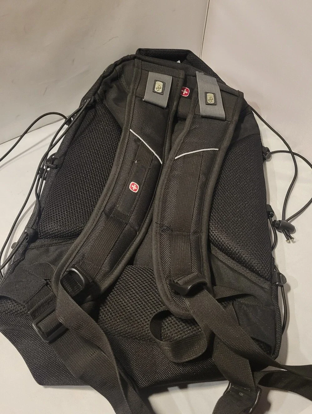 SwissGear Unisex-Adult 5358 USB ScanSmart Laptop Backpack, Large, Black Dot  EUC